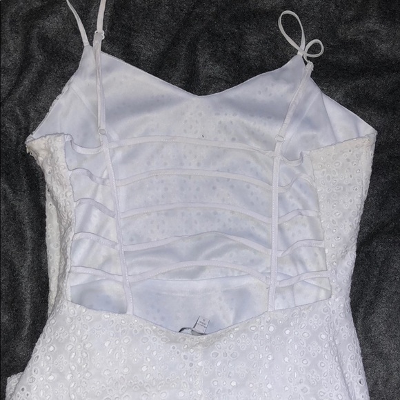 White flower dress with cool back straps - Picture 2 of 2